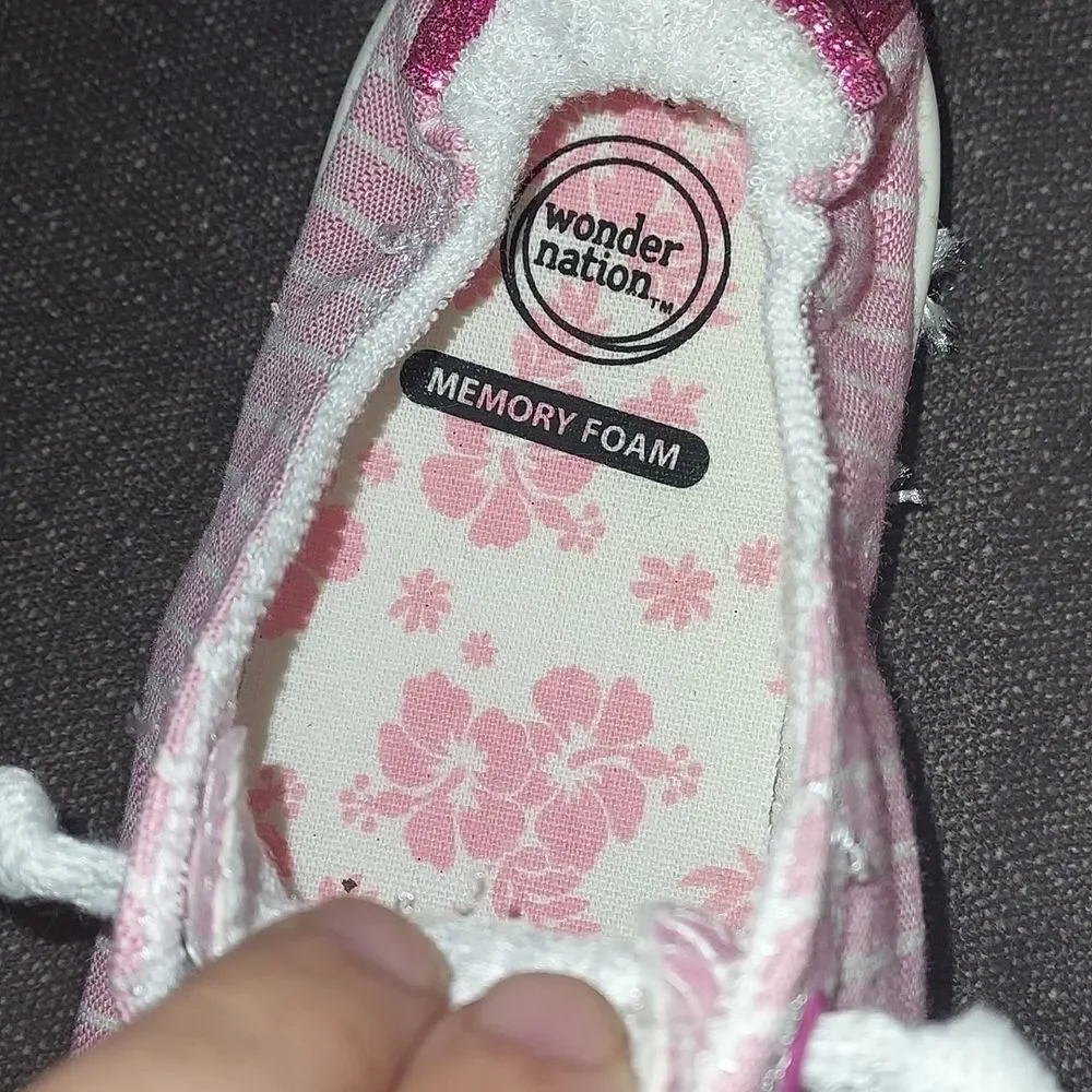 GIRLS Pink Stripe Memory Foam Sneaker Size 4 wonder nation new